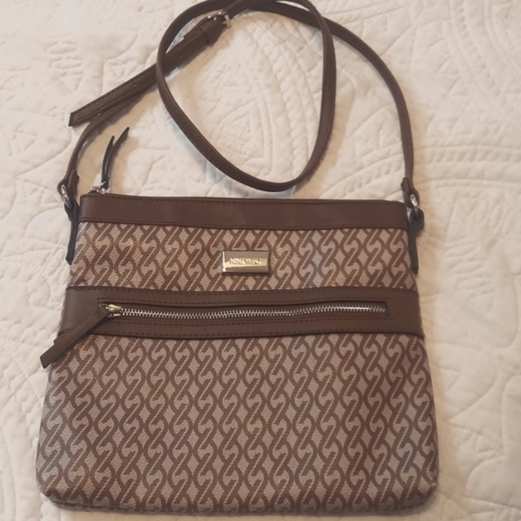 :Nine West Crossbody Bag, Neutral Colors, Like New!I have 2 of these - Picture 2 of 9